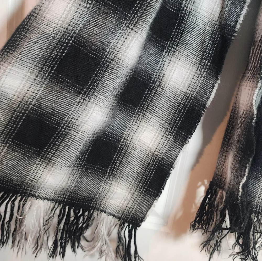 Old Navy Black and White Plaid Fringe Scarf